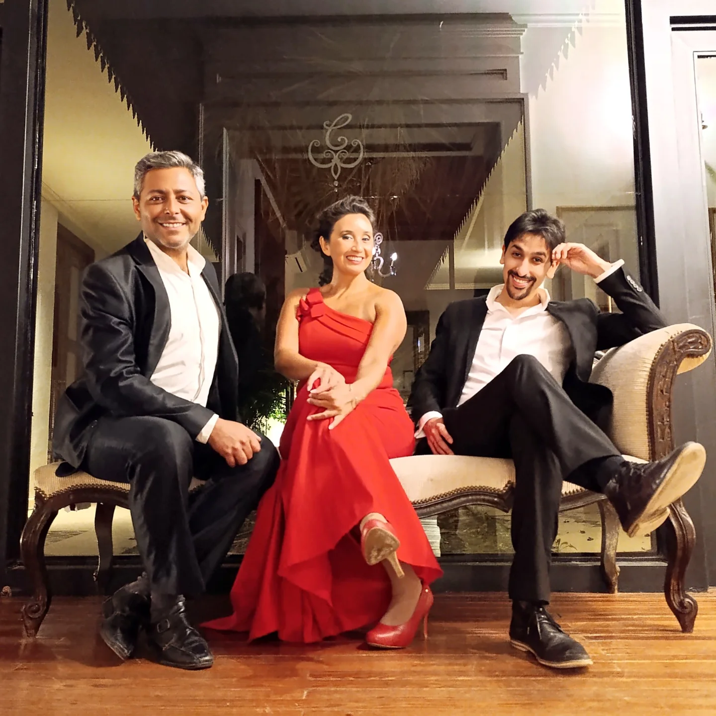 Tres integrantes del elenco de Ópera Libre